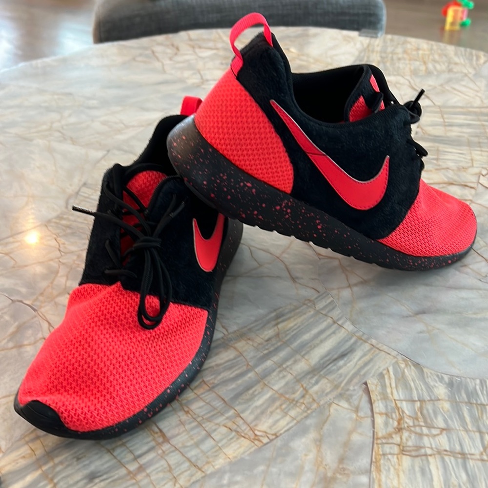 Nike Roshe - Custom - Womens - Size 8 - image 1